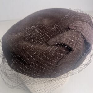 Vintage 1950's Pinehurst Fifth Avenue Dark Brown Velour Pillbox Hat Netting Veil